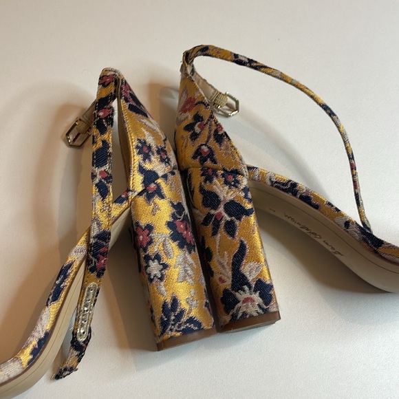 Sam Edelman Yaro Heeled Sandal Tuscan Yellow/Gold Floral Heeled Sandal Size 8 - Picture 4 of 10